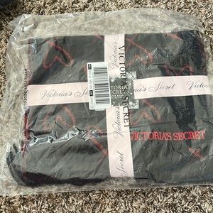 NEW Victorias Secret scarf
